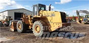 CASE 921 B Колесни товарачи