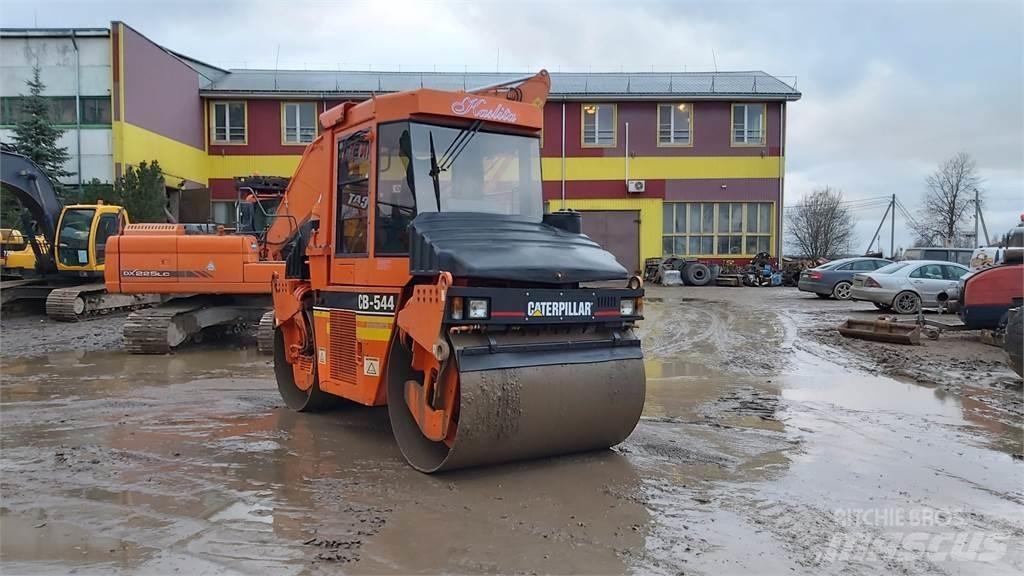 CAT CB544 Двойни барабанни ролки
