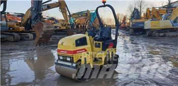 Dynapac CC1000 Двойни барабанни ролки
