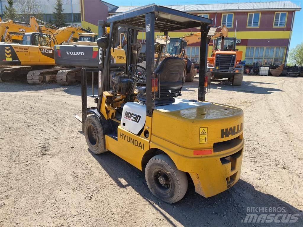 Hyundai Halla HDF30 Дизелови камиони