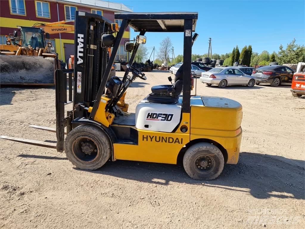 Hyundai Halla HDF30 Дизелови камиони