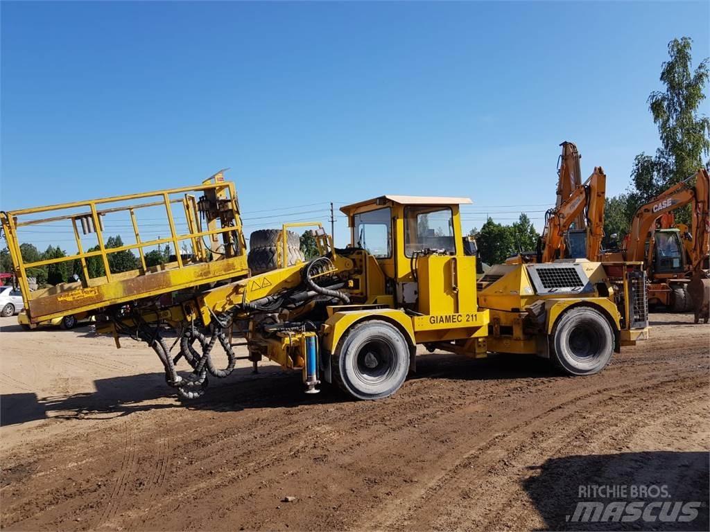 Kita UV211 SP25BG06 Колесни товарачи