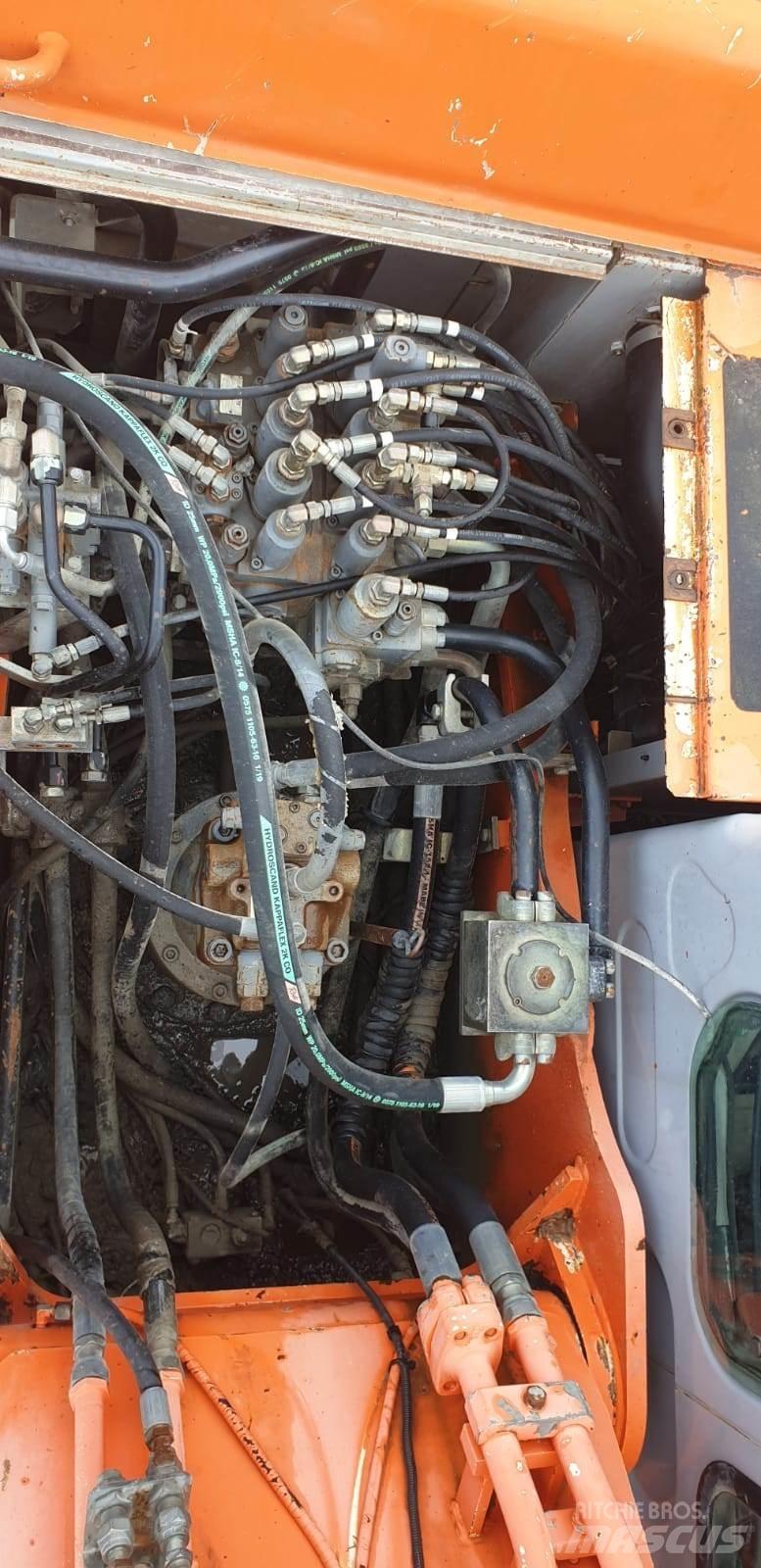 Kobelco E215LC Верижен екскаватор