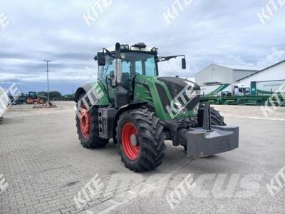 Fendt 826 VARIO Трактори