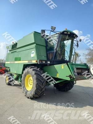 John Deere 2256 2WD Комбайни