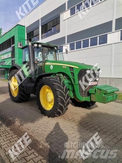 John Deere 8230 Трактори
