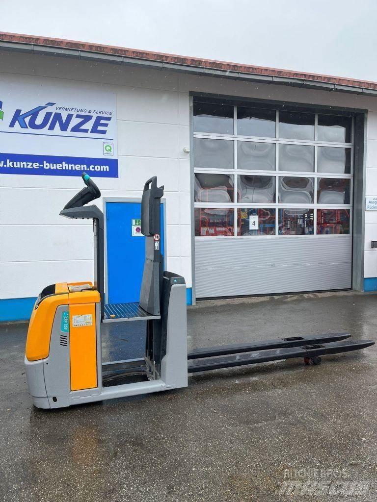 Jungheinrich ECE225 Машини за комисиониране средноповдигачи