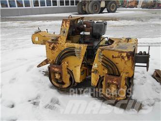 Bomag BW-75AD Двойни барабанни ролки
