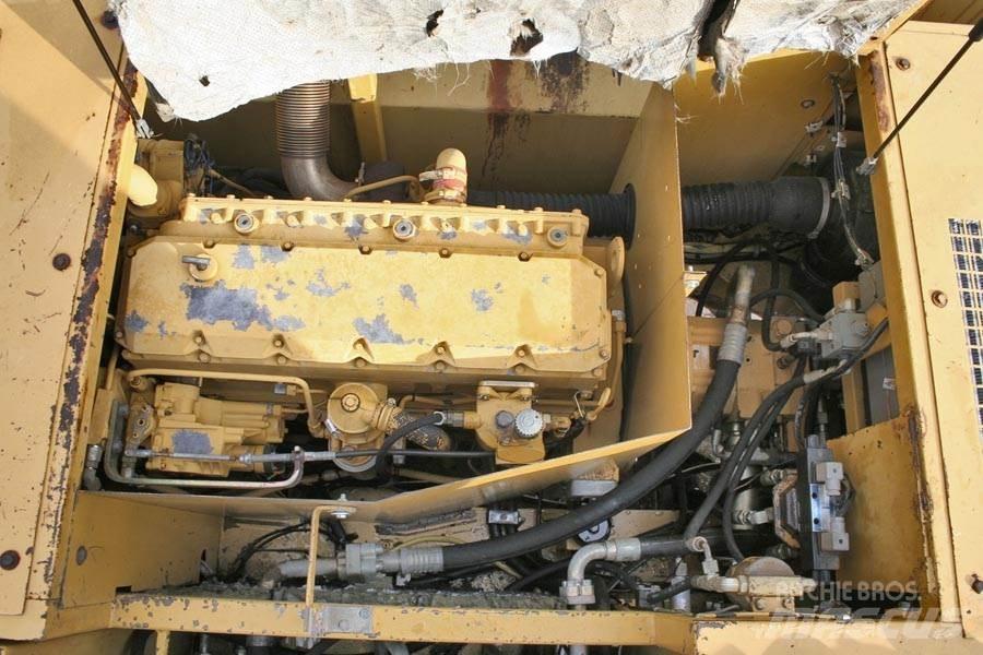 CAT 214B Колесни екскаватори