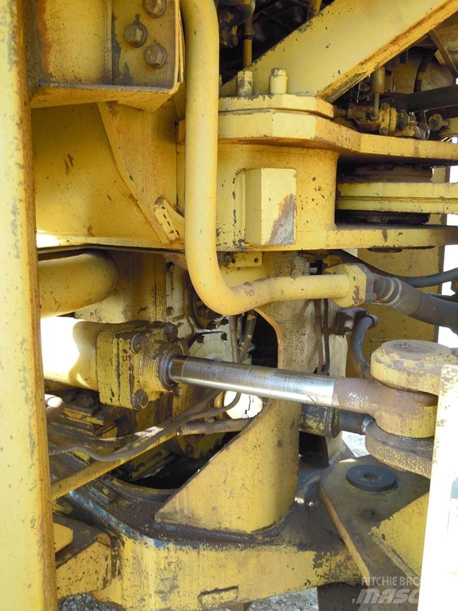 CAT 988B Колесни товарачи