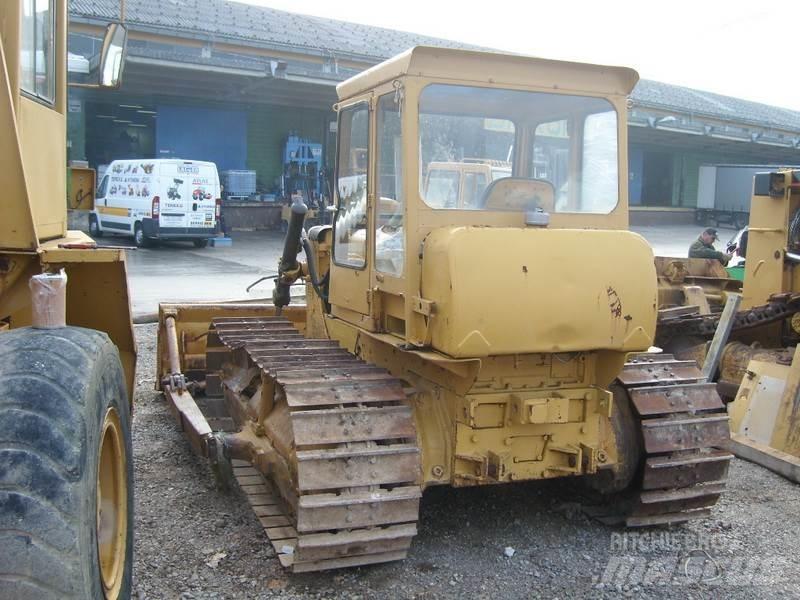 CAT D4 Верижни булдозери
