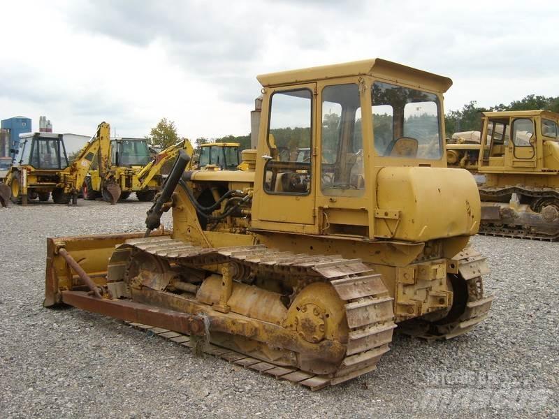CAT D4 Верижни булдозери
