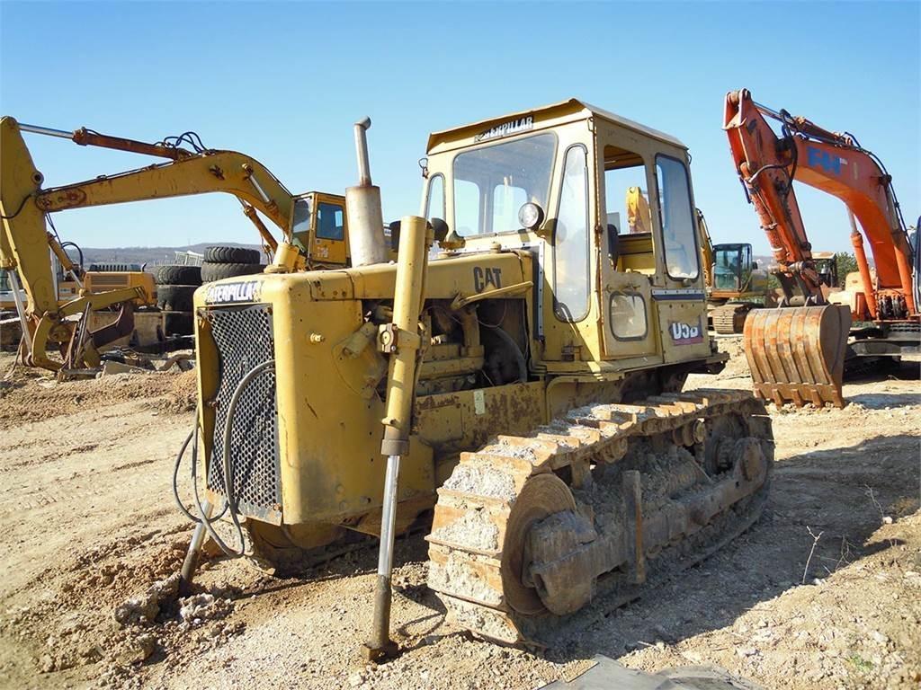 CAT D5B Верижни булдозери
