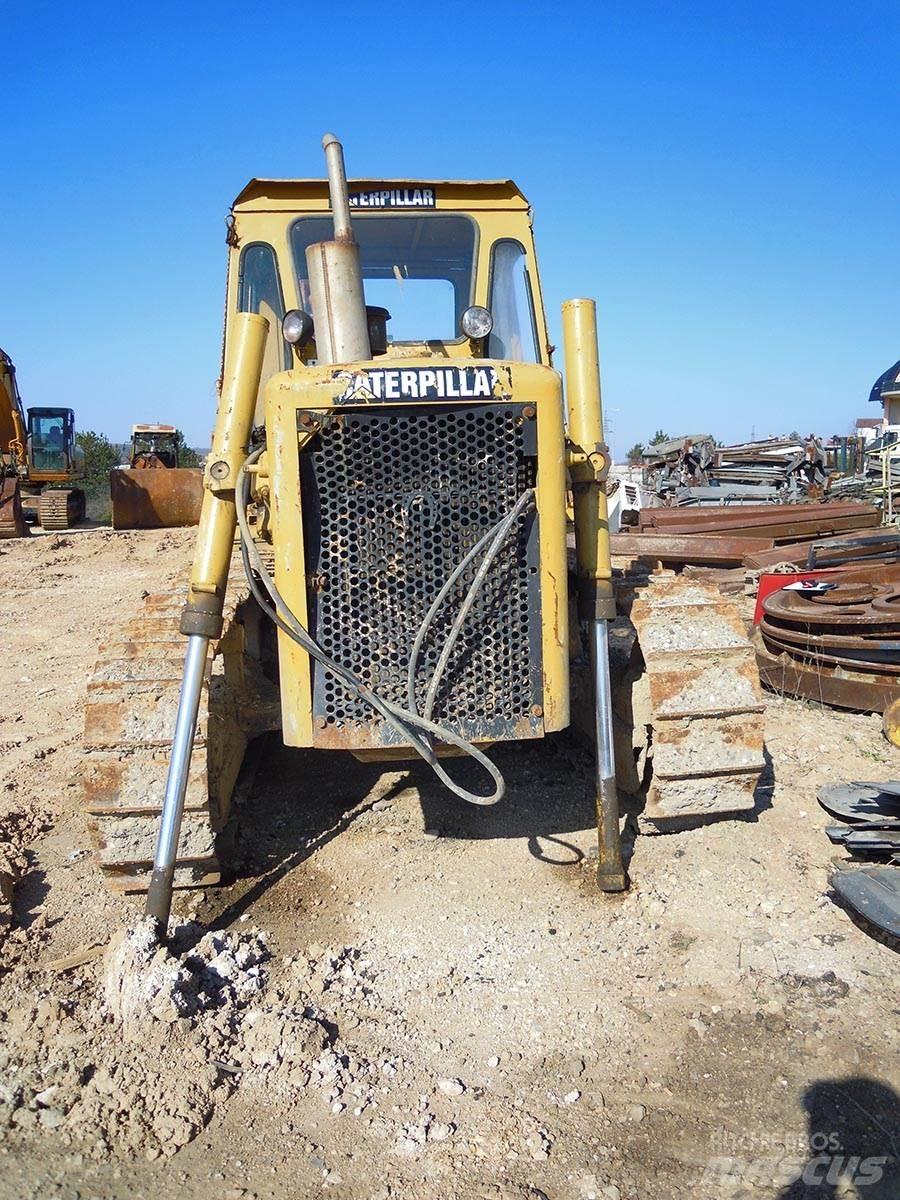 CAT D5B Верижни булдозери
