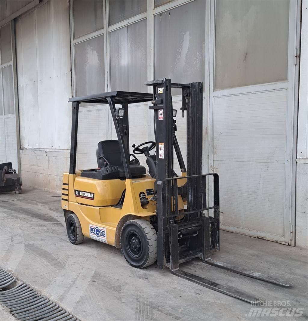 CAT DP15 Дизелови камиони