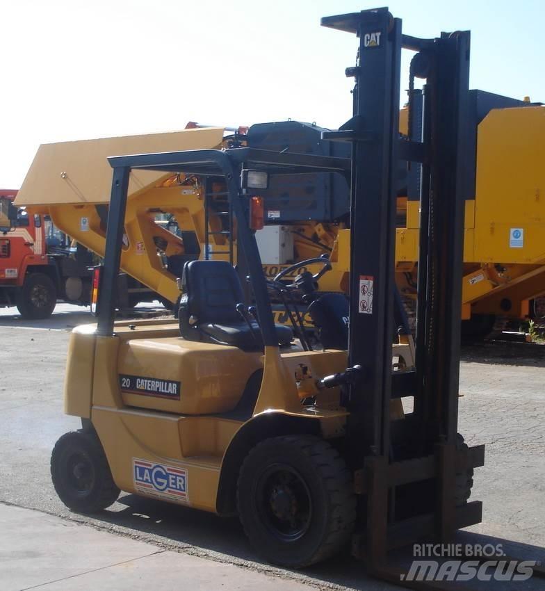 CAT DP20 Дизелови камиони