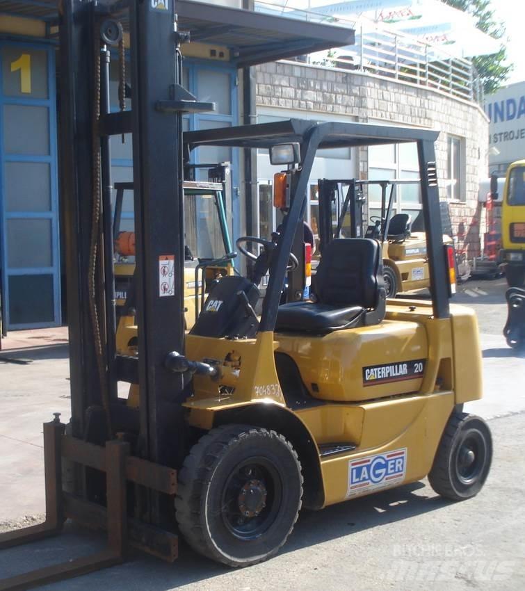CAT DP20 Дизелови камиони