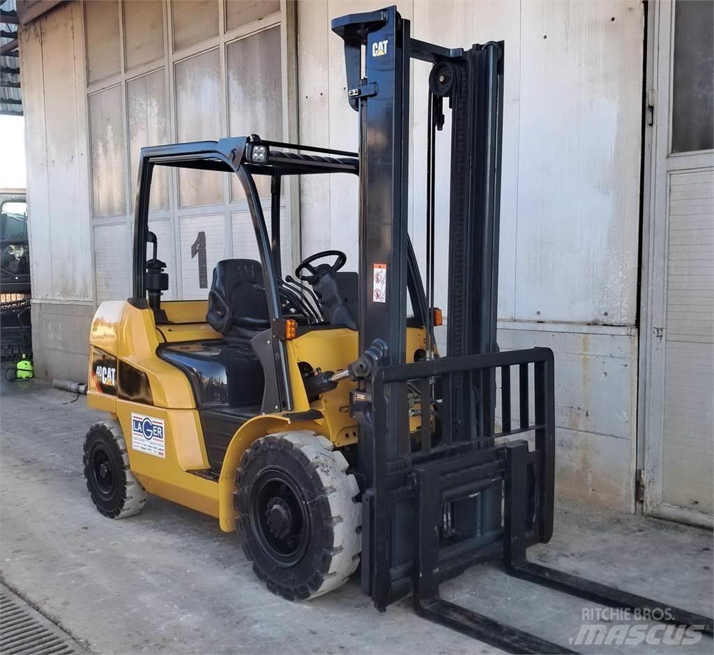 CAT DP40NT Дизелови камиони