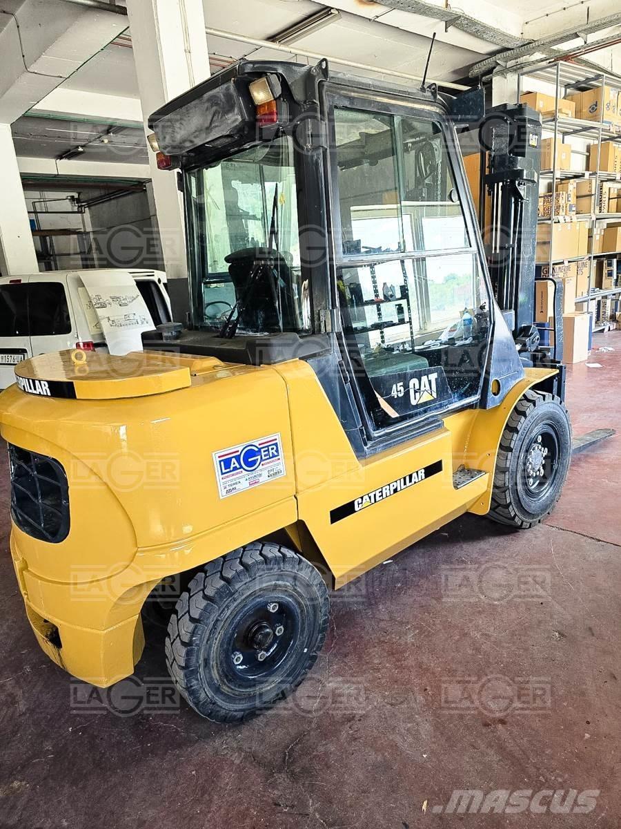 CAT DP45K Дизелови камиони