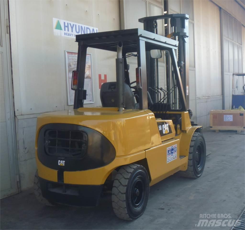 CAT DP50K Дизелови камиони