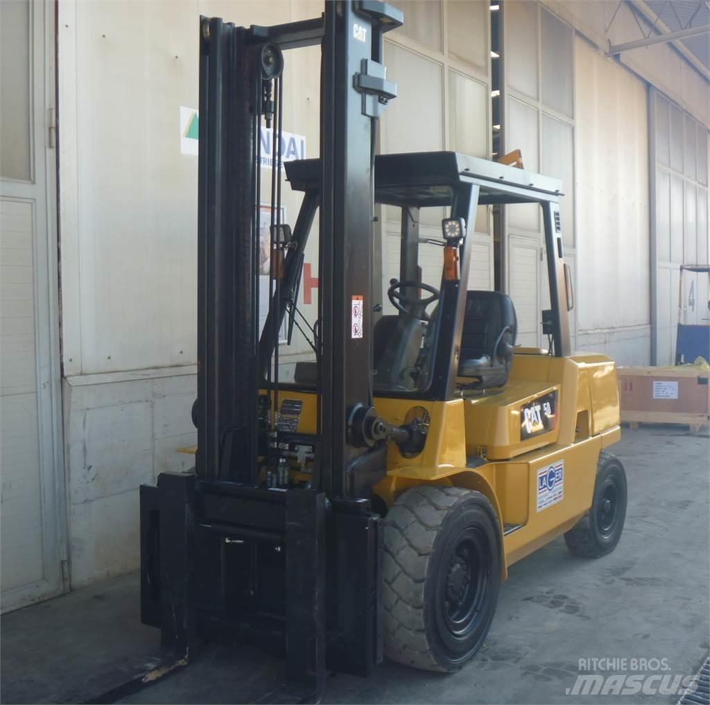 CAT DP50K Дизелови камиони