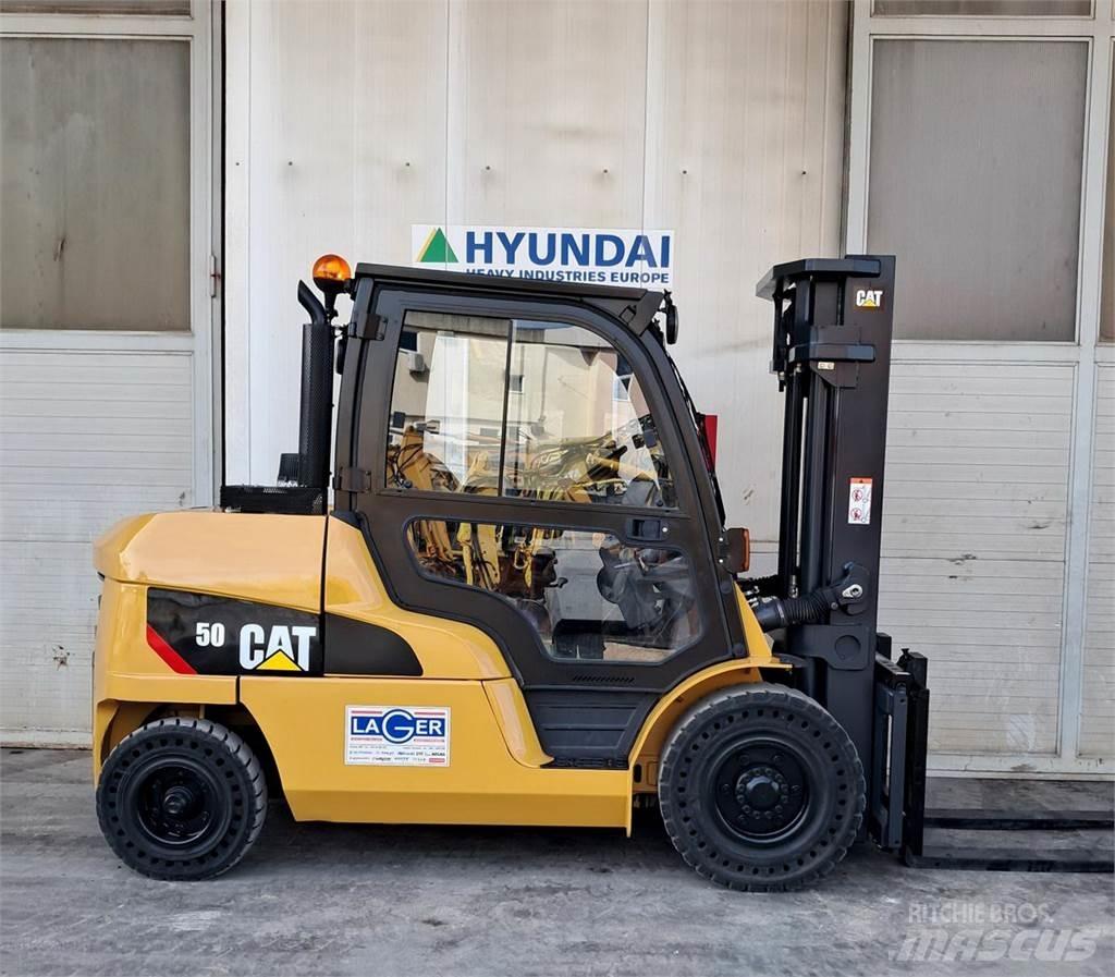 CAT DP50N Дизелови камиони