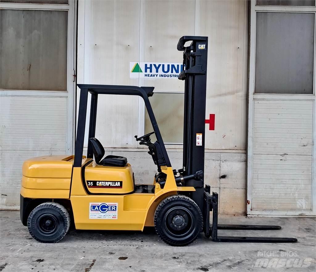 CAT FD35A Дизелови камиони