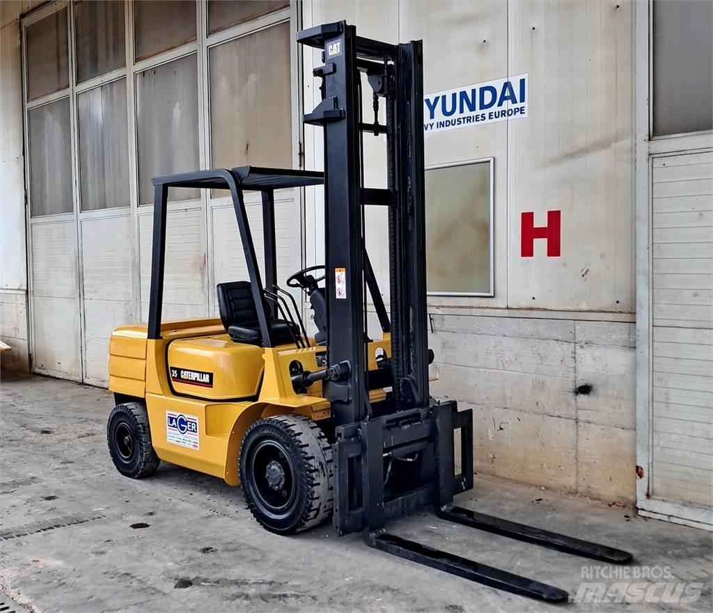 CAT FD35A Дизелови камиони