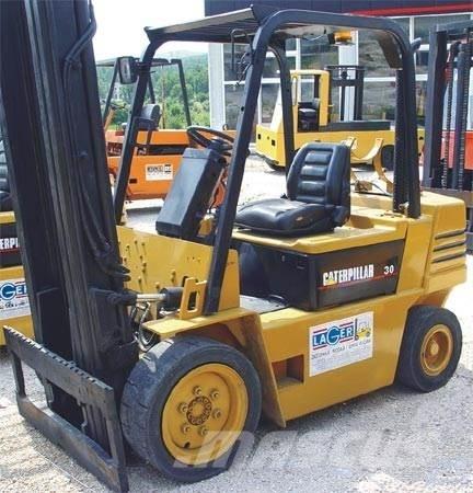 CAT G30S-2 Камиони с АГУ