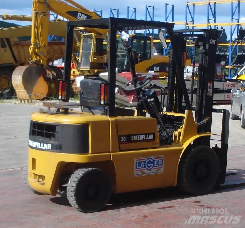 CAT GP20 Камиони с АГУ