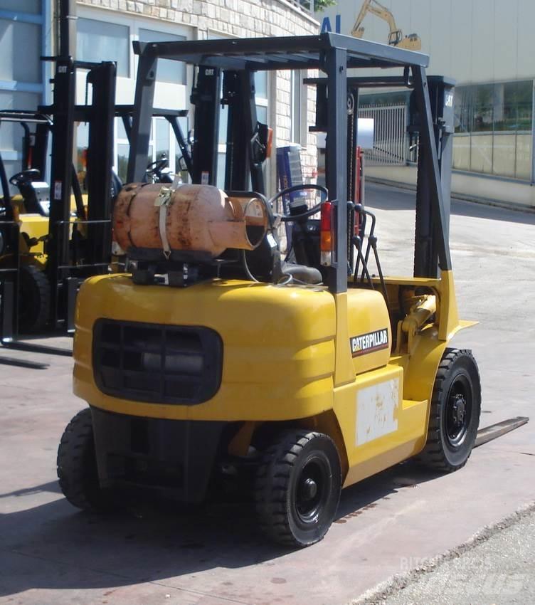 CAT GP20 Камиони с АГУ
