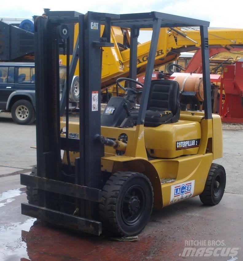 CAT GP20 Камиони с АГУ