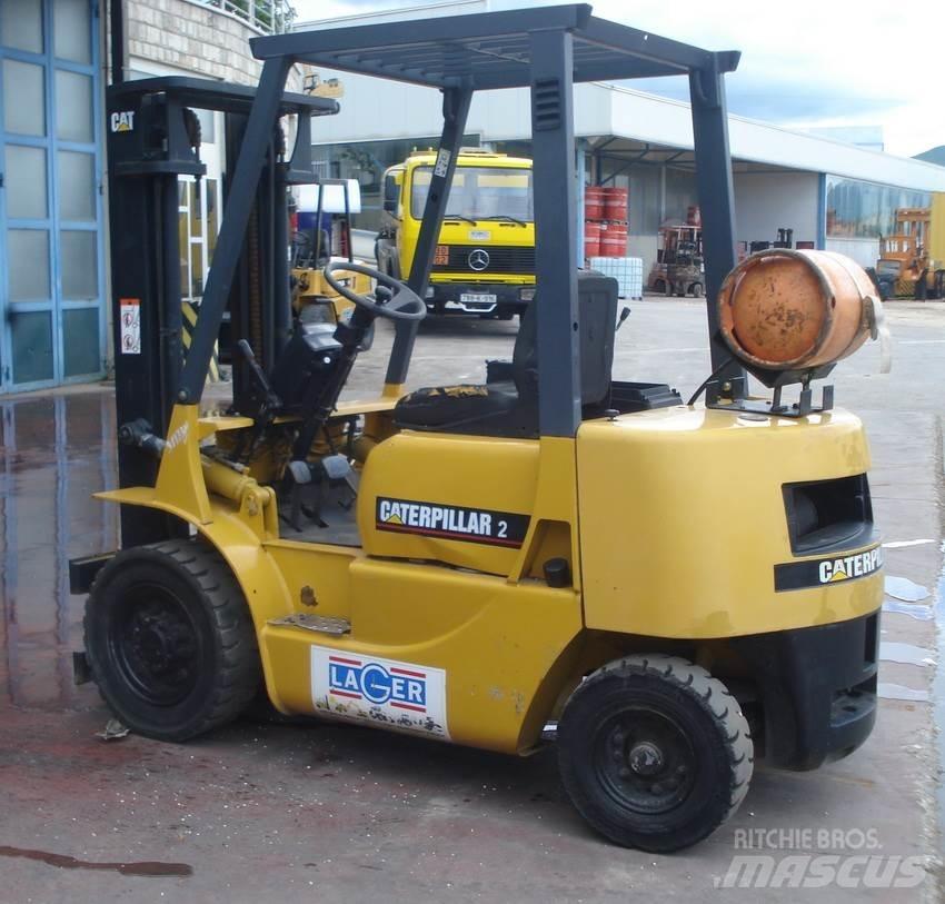 CAT GP20 Камиони с АГУ