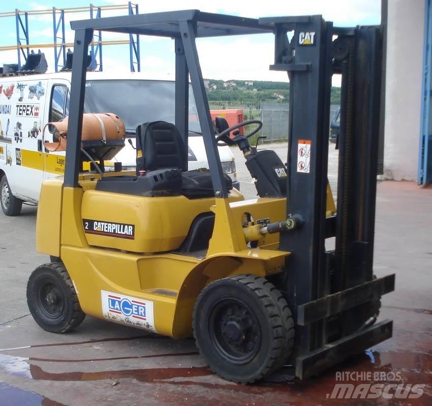 CAT GP20 Камиони с АГУ
