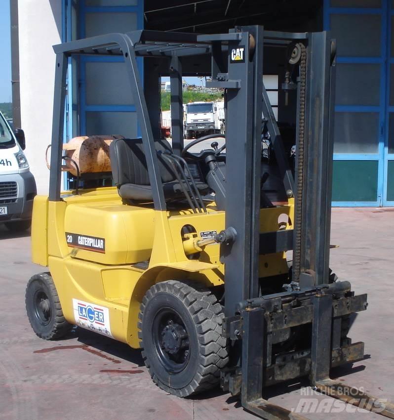CAT GP20 Камиони с АГУ
