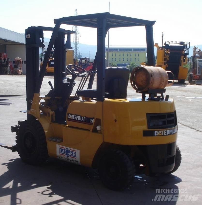 CAT GP20 Камиони с АГУ