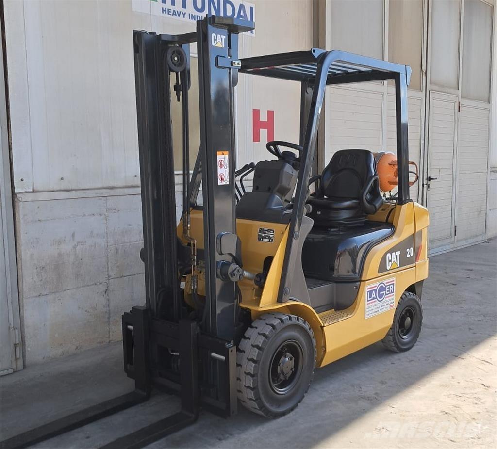CAT GP20CN Камиони с АГУ