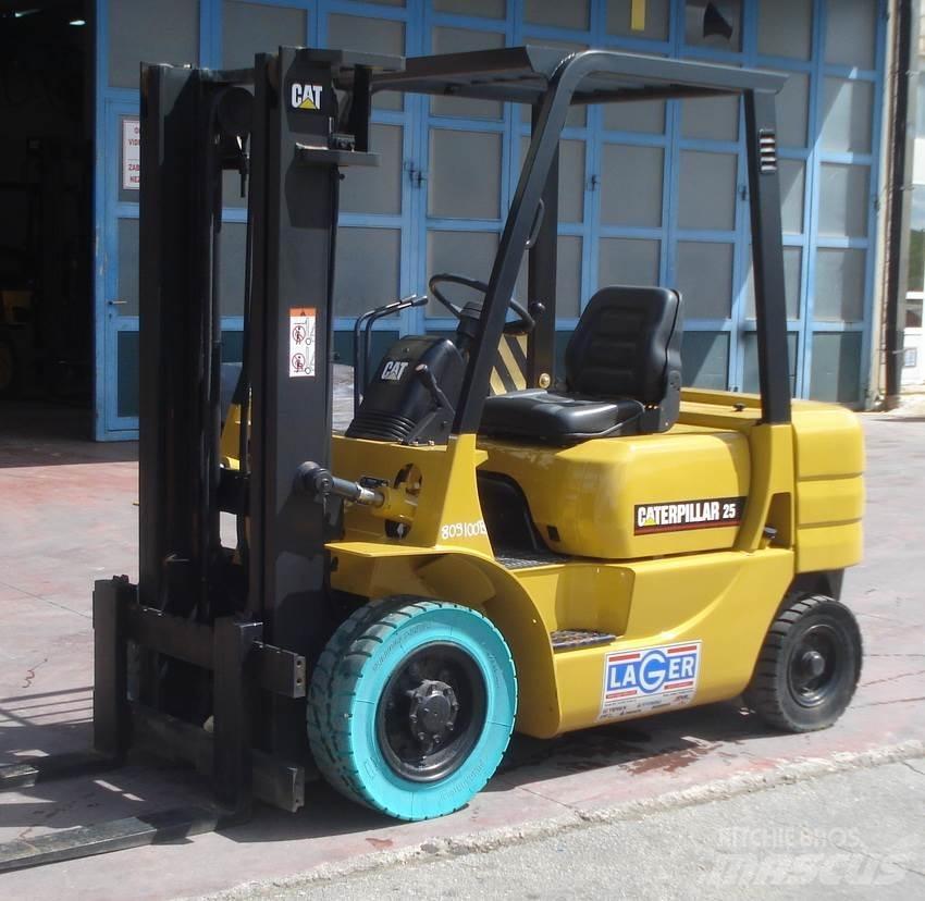 CAT GP25 Камиони с АГУ