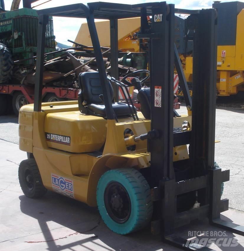 CAT GP25 Камиони с АГУ