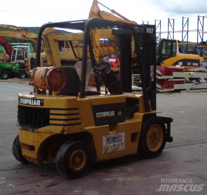 CAT GP25-2 Камиони с АГУ
