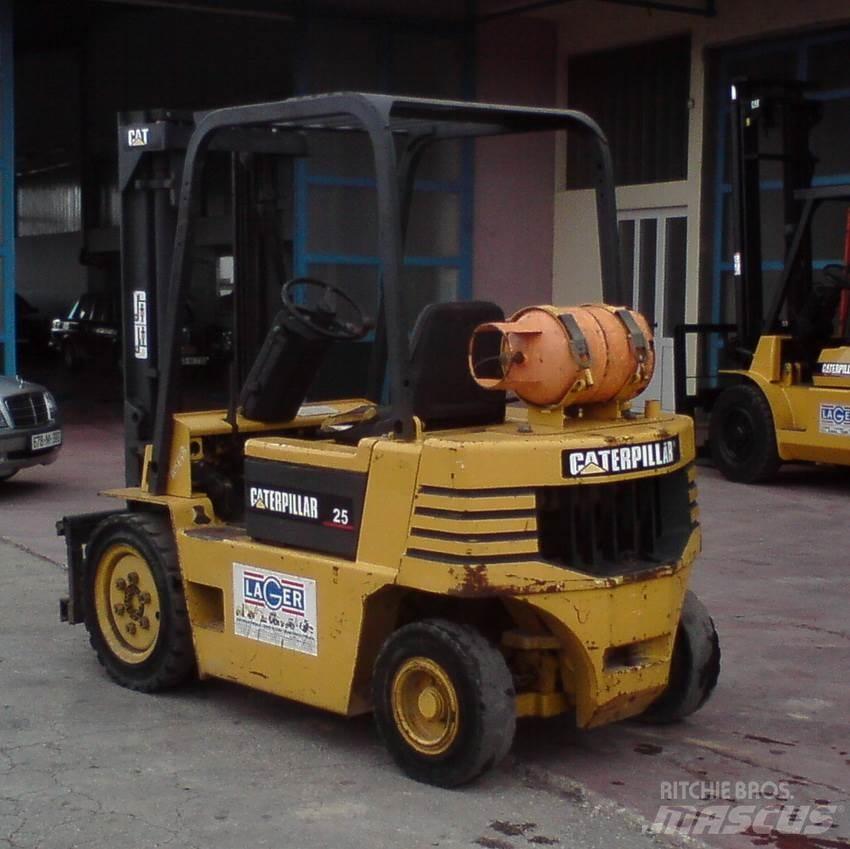 CAT GP25-2 Камиони с АГУ