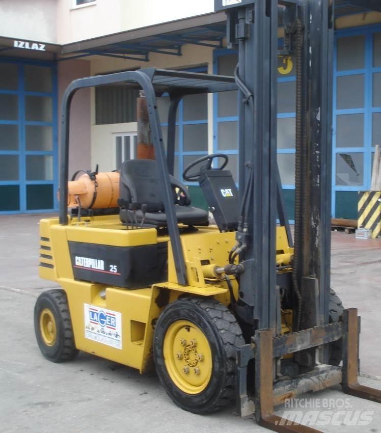 CAT GP25-2 Камиони с АГУ