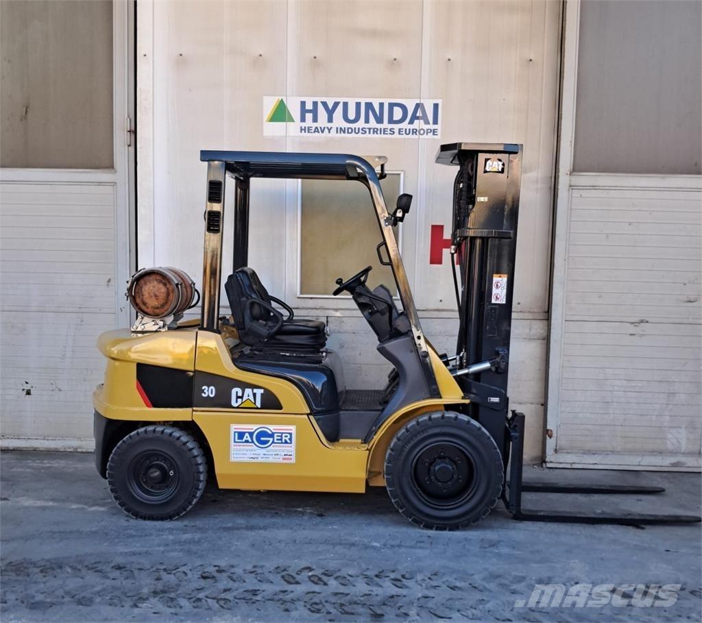 CAT GP30NT Камиони с АГУ