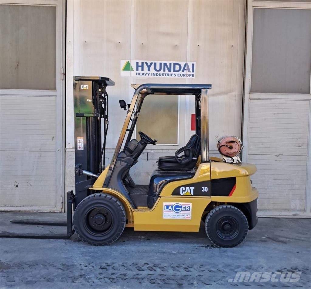 CAT GP30NT Камиони с АГУ