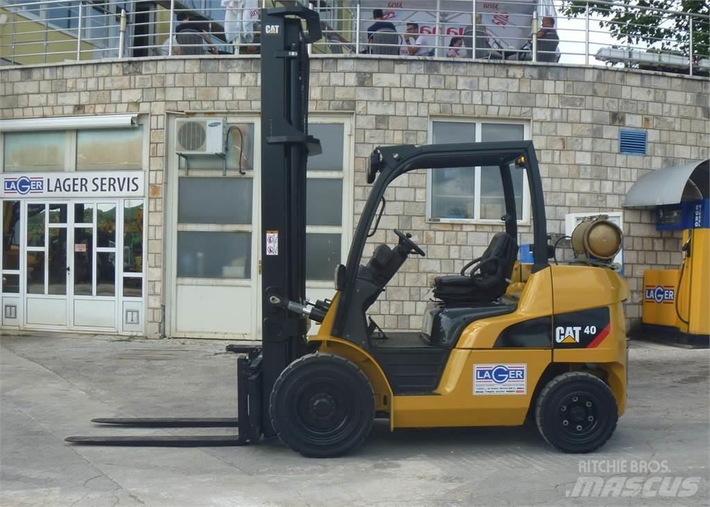 CAT GP40N Камиони с АГУ