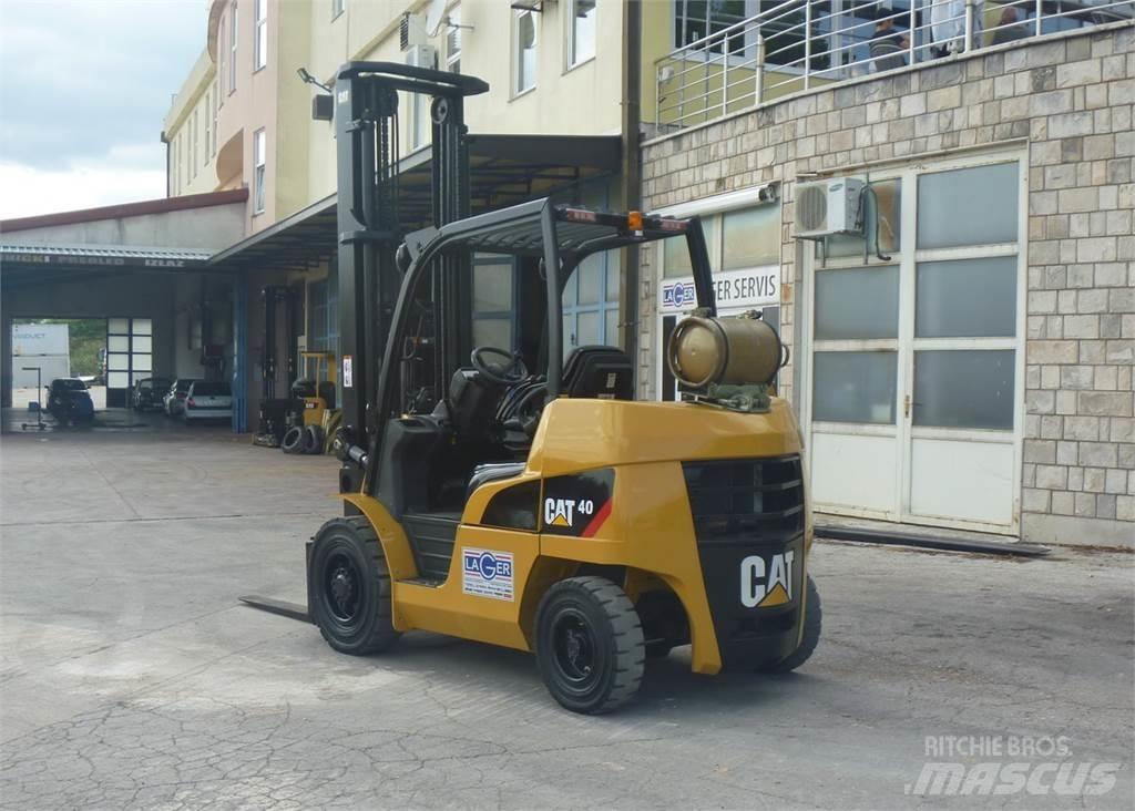 CAT GP40N Камиони с АГУ
