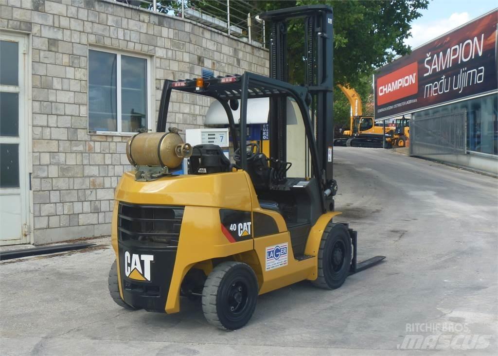 CAT GP40N Камиони с АГУ