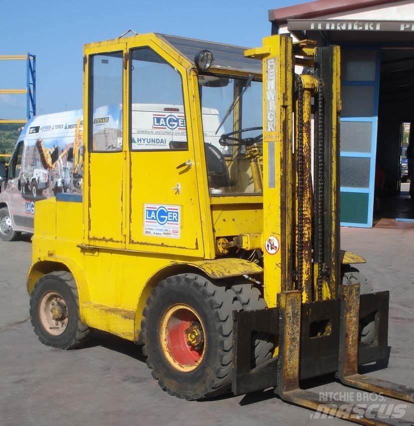 Fenwick DBPJ-405  92 Дизелови камиони