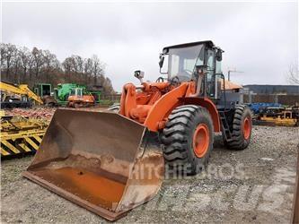 Hitachi ZW220 Колесни товарачи