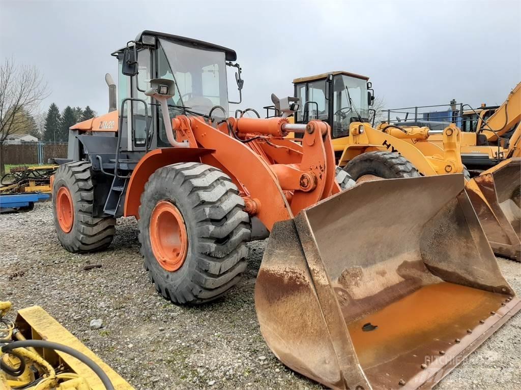 Hitachi ZW220 Колесни товарачи